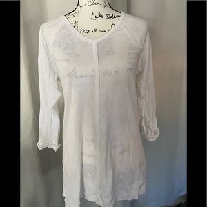 Soft Surroundins White Top size XS V-Neck